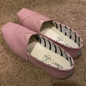 TOMS - BRAND NEW